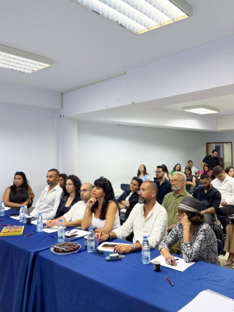 بدعوة من الجامعة الأميركية للتكنولوجيا (AUT)، شاركت الزميلة نوال كريم عضو مجلس النقابة كعضو في لجنة تحكيم مشاريع التخرّج لطلاب التصميم الغرافيكي، ممثلةً نقابة مصممي الغرافيك في لبنان.